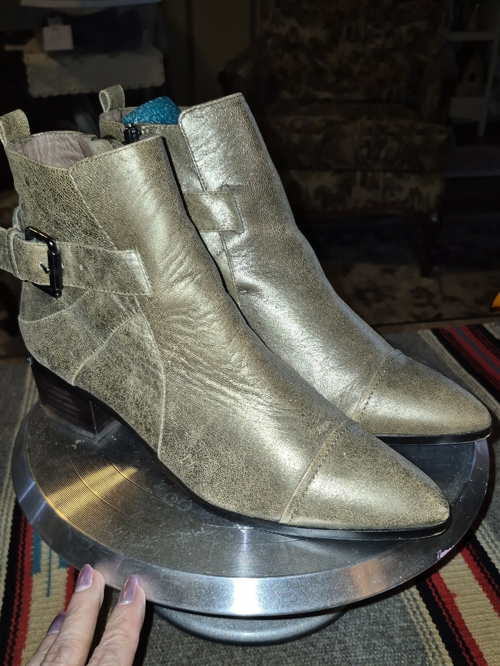 DonaldJPliner"Doma"Point ToeMotoAnkleBootsMetallic Olive/RusticGold sz8.5.(1905)